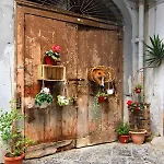 Corno Napoletano Free Parking For Small Cars Only * Naples