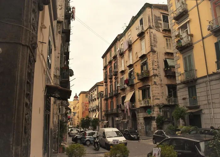 Corno Napoletano Free Parking For Small Cars Only * Napels